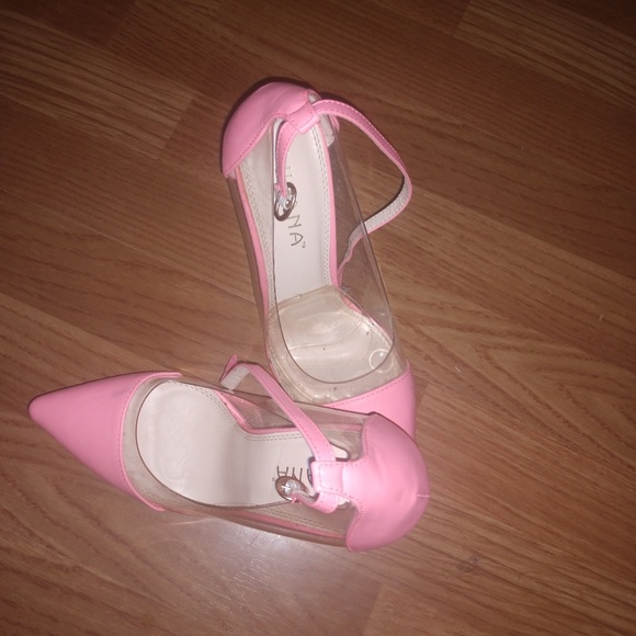 Shoes 7.5-9 - Picture 2 of 8